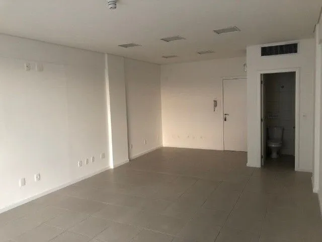 Imagem Oportunidade Única - Sala à venda I 38m² I Vaga de Garagem - em Coqueiros Florianópolis/SC