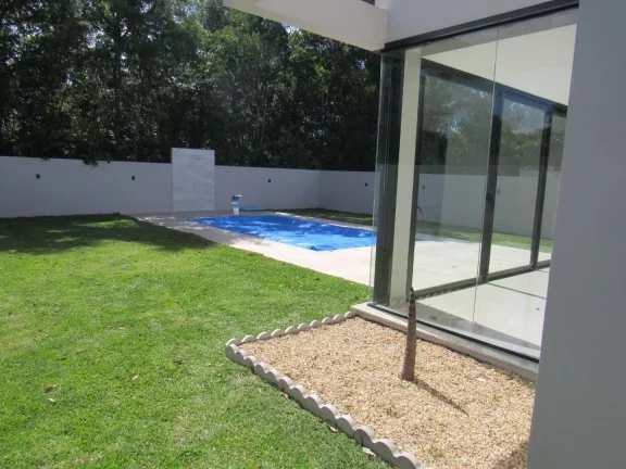 Imagem Casa para Venda em Concórdia, Parque Exposições, 3 dormitórios, 3 suítes, 1 banheiro, 2 vagas