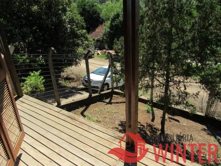 Imagem Casa de madeira com 2 dormitórios no bairro Picão