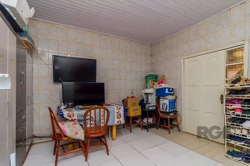 Imagem casa de 4 dormitórios, no bairro Lomba do Pinheiro