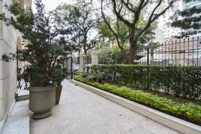 Imagem Apartamento à venda em São Paulo, Cerqueira C?(C)sar, com 3 quartos, 187m2