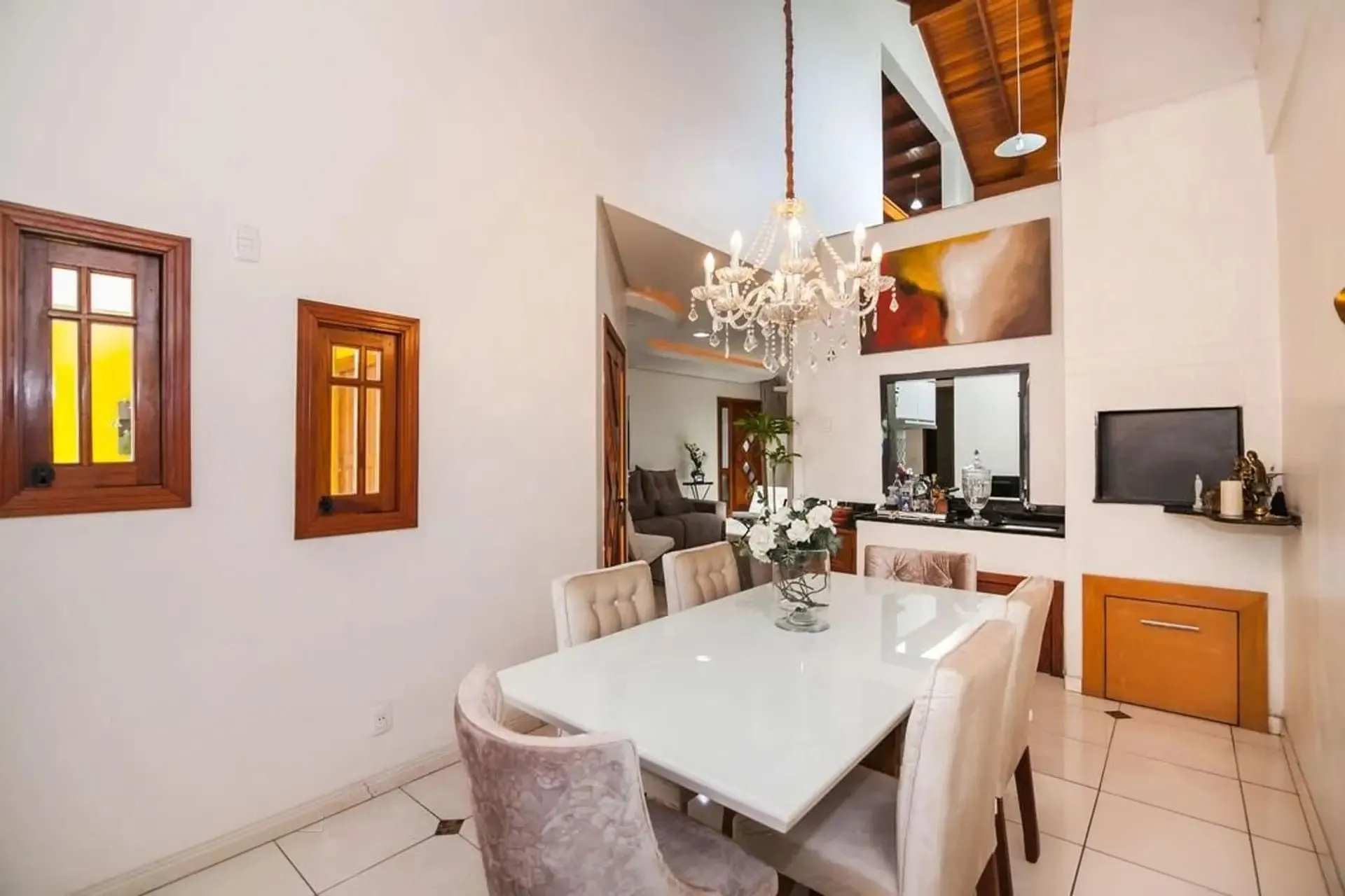 Imagem Casa de 4 dormitórios à venda no Bairro Rubem Berta, Porto Alegre.