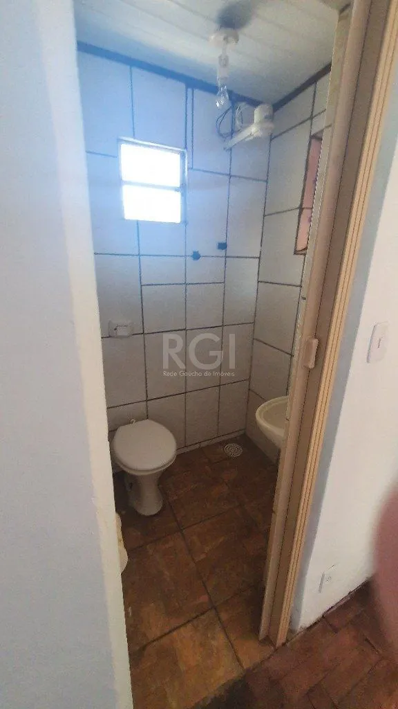 Imagem Casa para Venda - 290m², 4 dormitórios, sendo 2 suites, 2 vagas - Cascata