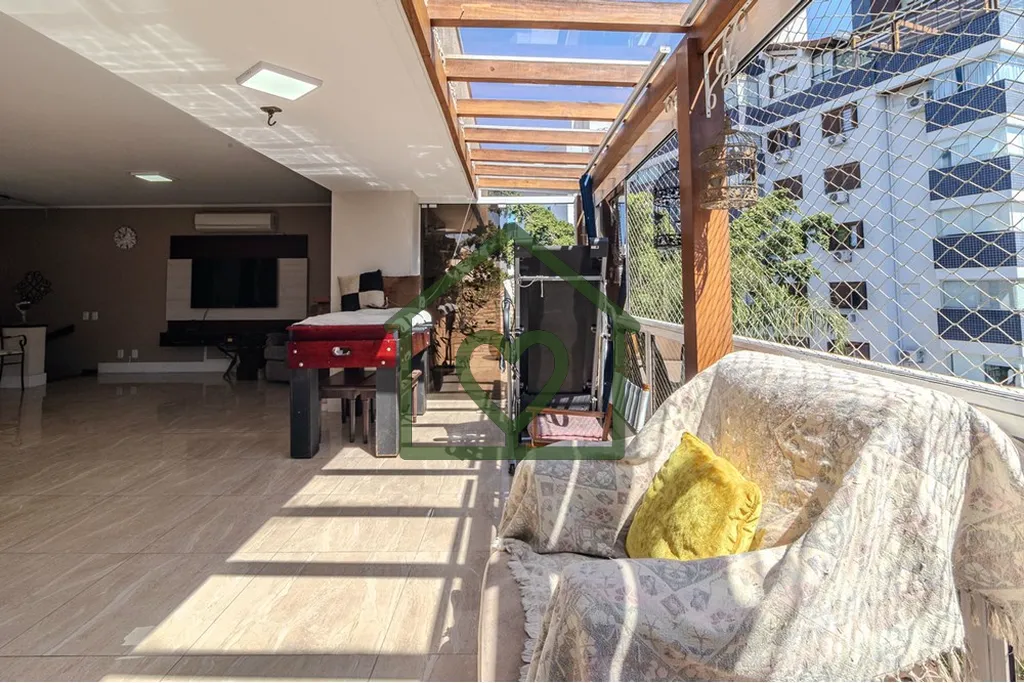 Imagem Cobertura duplex com 296 m² privativos, três dormitórios (sendo uma suíte) e três vagas de gara...