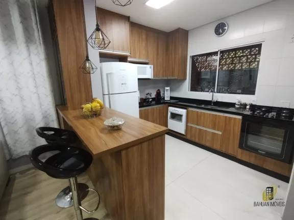 Imagem Casa em Condomínio à Venda em Cotia-SP, com 3 Quartos sendo 1 Suíte, 2 Salas, 3 Banheiros, 2 Vagas, 86m².