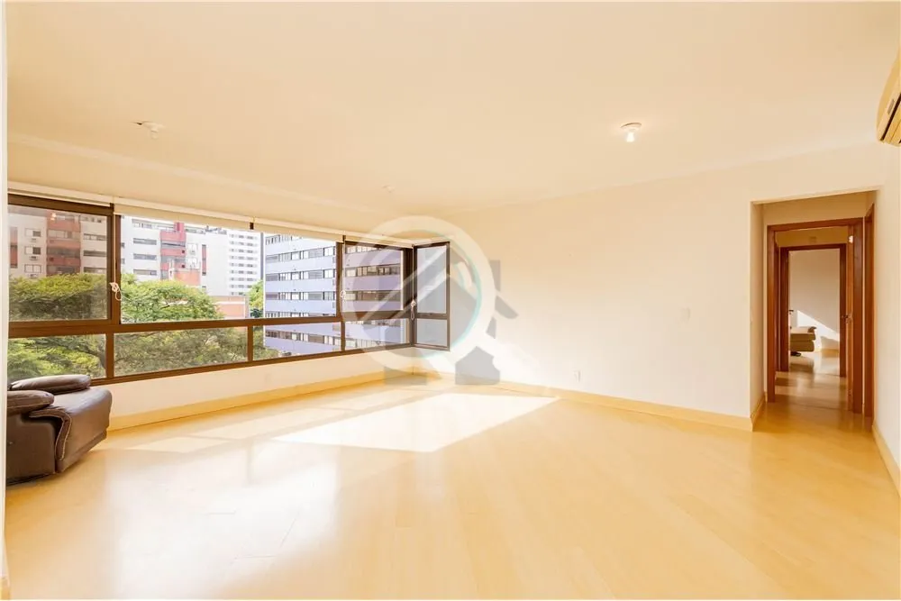 Imagem Bem-vindo a este espaçoso apartamento com uma localização privilegiada e uma variedade de comodid...