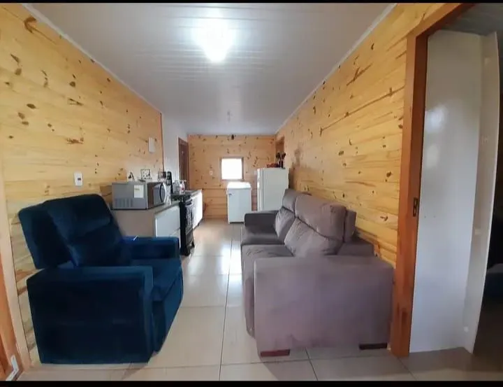 Imagem Terreno com 2 casas pré-fabricadas recém-construídas