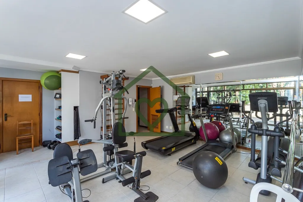 Imagem Apartamento semimobiliado com 132,8 m2 em andar alto, privilegiado por luz natural abundante. A áre...