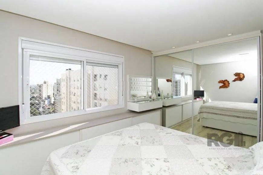 Imagem EXCELENTE OPORTUNIDADE! 120m2, 2 VAGAS, ANDAR ALTÍSSIMO COM VISTA PARA AEROPORTO! Apartamento 3 dormitórios (sendo 1 suíte)