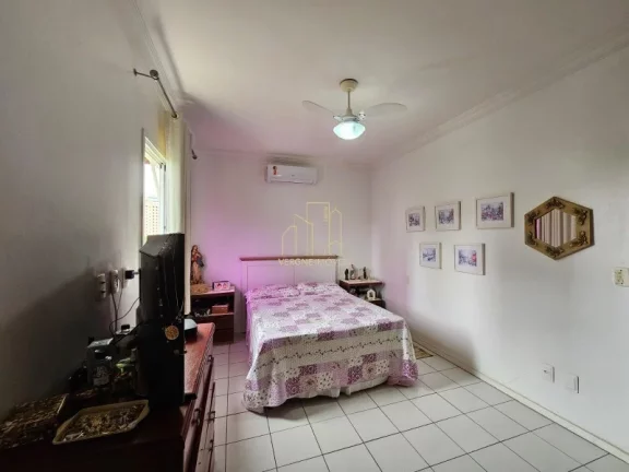 Imagem Casa em condomínio fechado com três suítes e área gourmet a venda em Patamares