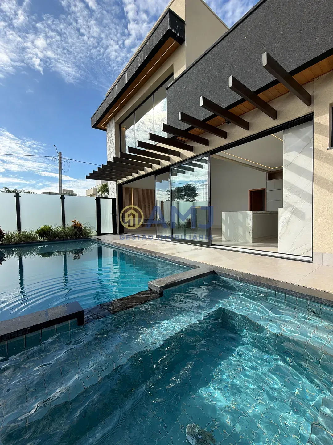 Imagem Casa à Venda, 4 suítes, Parqville Jacarandá, Aparecida de Goiânia, GO
