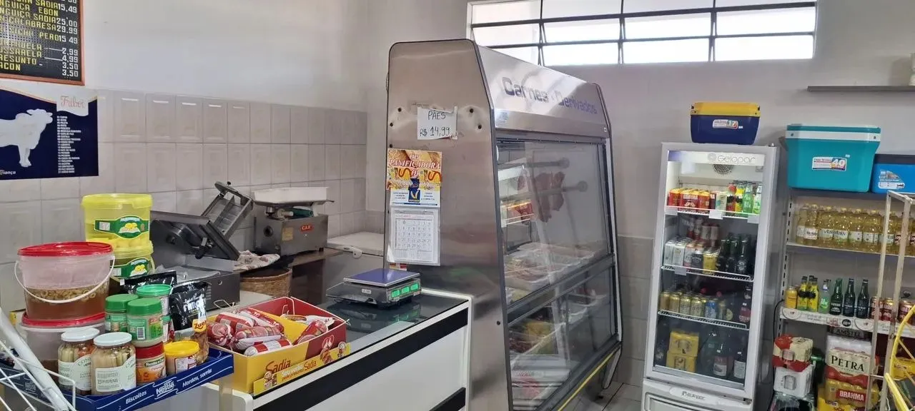 Imagem Imperdível Casa Comercial à Venda em Cidade], Bairro]: 3 Quartos, 1 Suíte, 1 Sala, 2 Banheiros, 5 Vagas, 256m²!