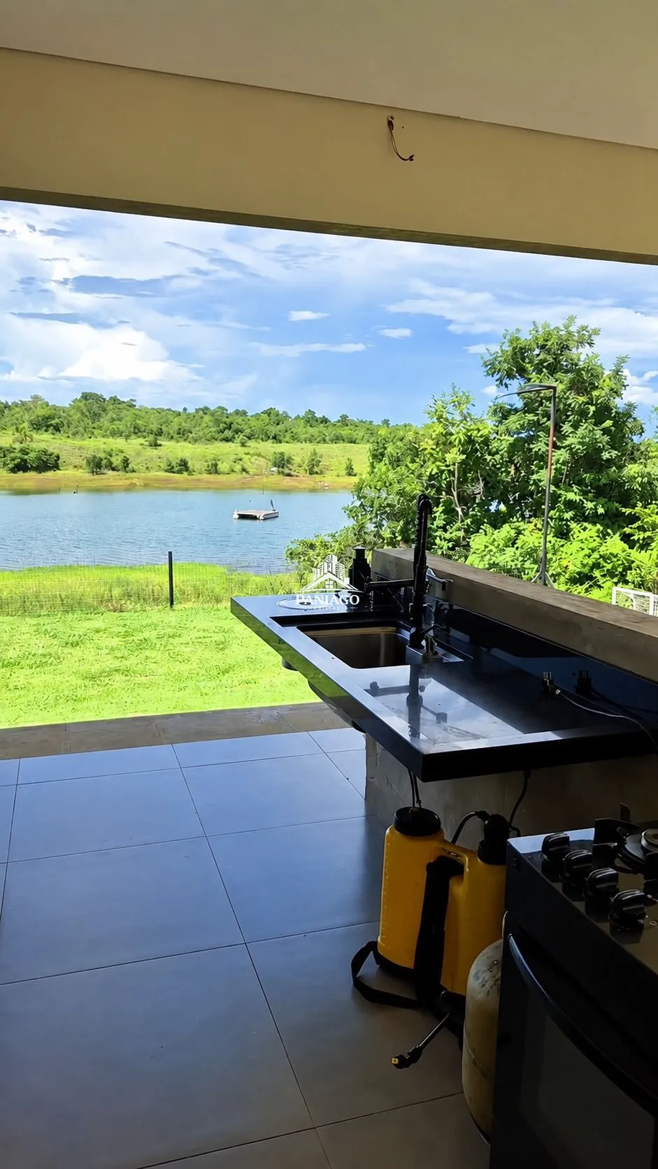 Imagem Imóvel com 3 Suítes e Acesso Direto ao Lago do Manso à Venda