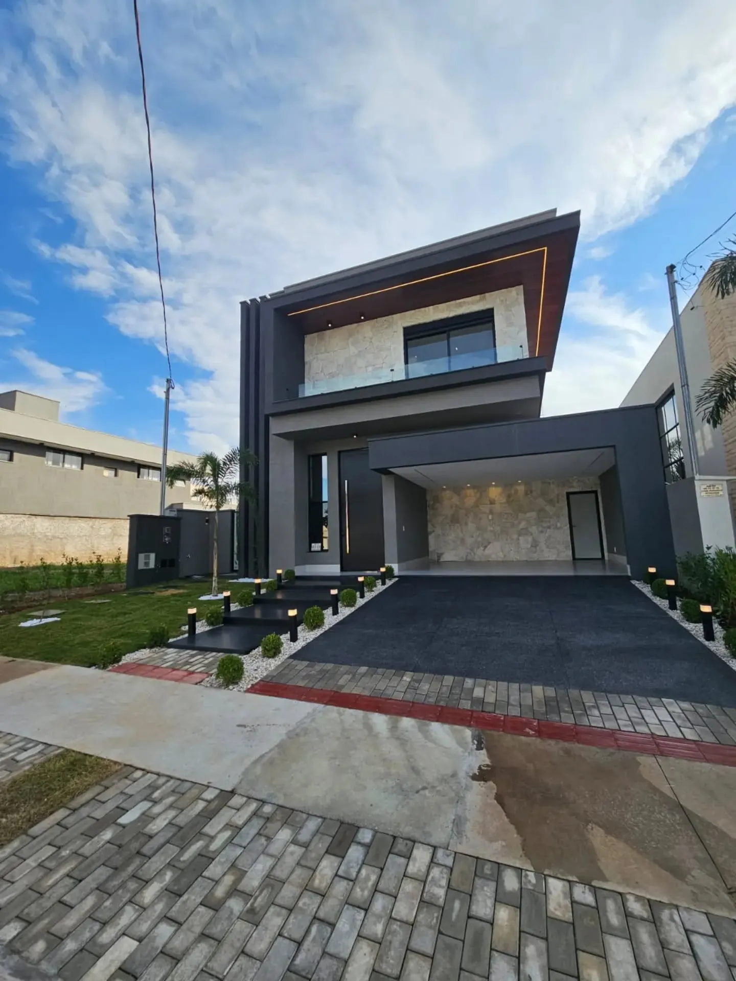 Foto do imóvel Sobrado 4 Suites 238 M/2 De Area Const No Parqville Jacaranda em Rua J-14 - Parqville Pinheiros, Aparecida De Goiania - GO