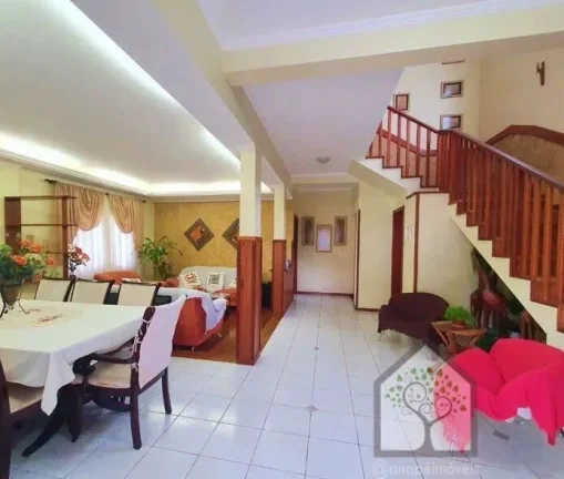 Imagem Excelente Casa com 370 m² no Carianos