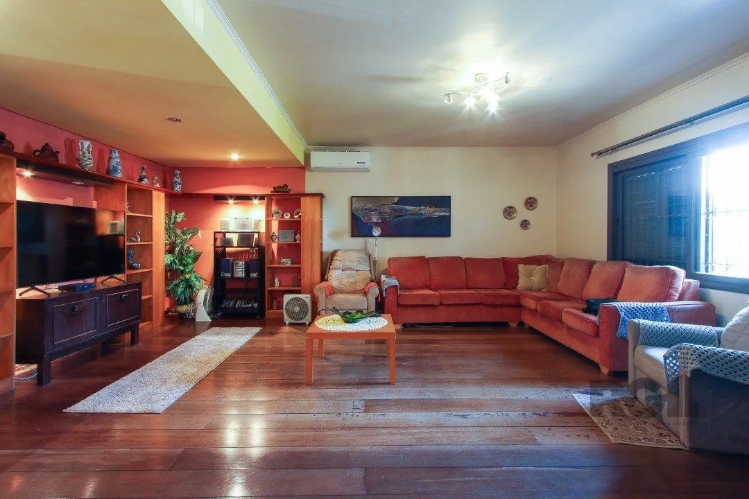 Imagem Casa a venda com 03 dormitórios, living 03 ambientes com vista para o Rio.