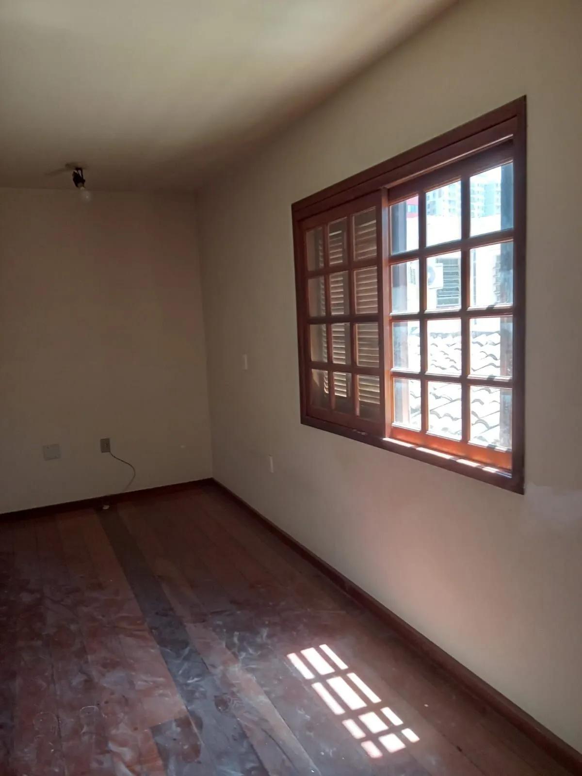 Imagem Ótima Casa com 4 Dormitórios no Bairro Cidade Baixa