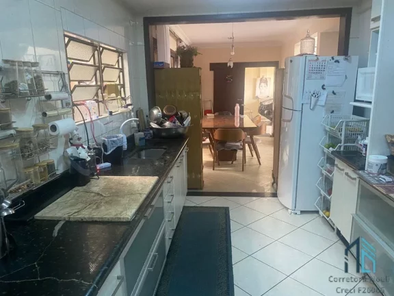 Imagem Sobrado 04 quartos c/ suíte de esquina três pavimentos, ótima localização região tranquila no Hauer, Curitiba. PR