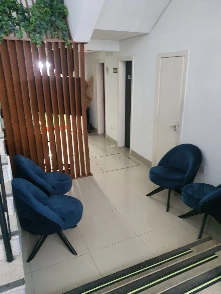 Imagem casa misto -7 salas - 325,12 m² - Menino Deus