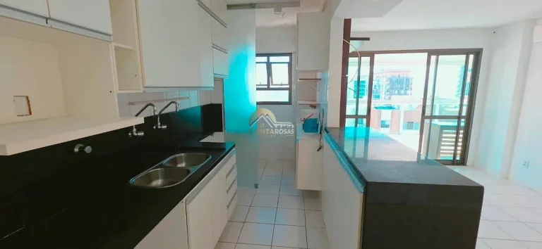 Imagem Vendo apartamento andar alto, 70m², 2 quartos com 1 suíte, varanda com fechamento Reiki e vista mar