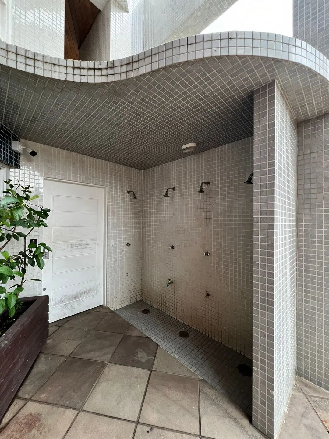 Imagem Apartamento à venda em Torres, Predial, com 4 quartos, 180m2