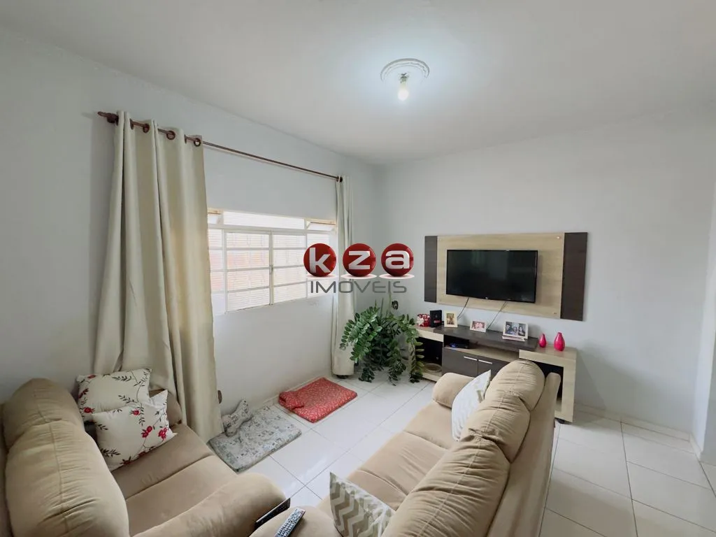 Imagem Casa à venda em Valinhos-SP, Vila Santana, 2 quartos, 1 suíte, 1 sala, 2 banheiros, 4 vagas, 200m².