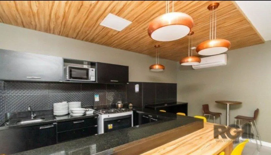 Imagem Apartamento com 75m² privativos, 3 dormitórios sendo 1 suíte, living dois ambientes, imóvel arejado e iluminado.