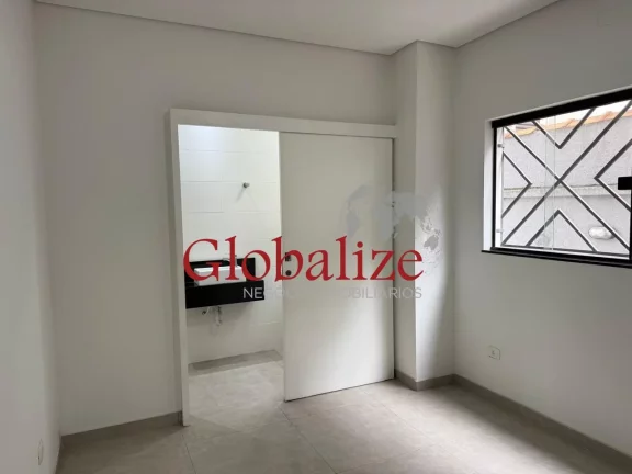 Imagem Casa com 4 dormitórios, edícula, vaga para 3 carros e quintal amplo na Ponta da Praia em santos por R$ 2.600.000,00