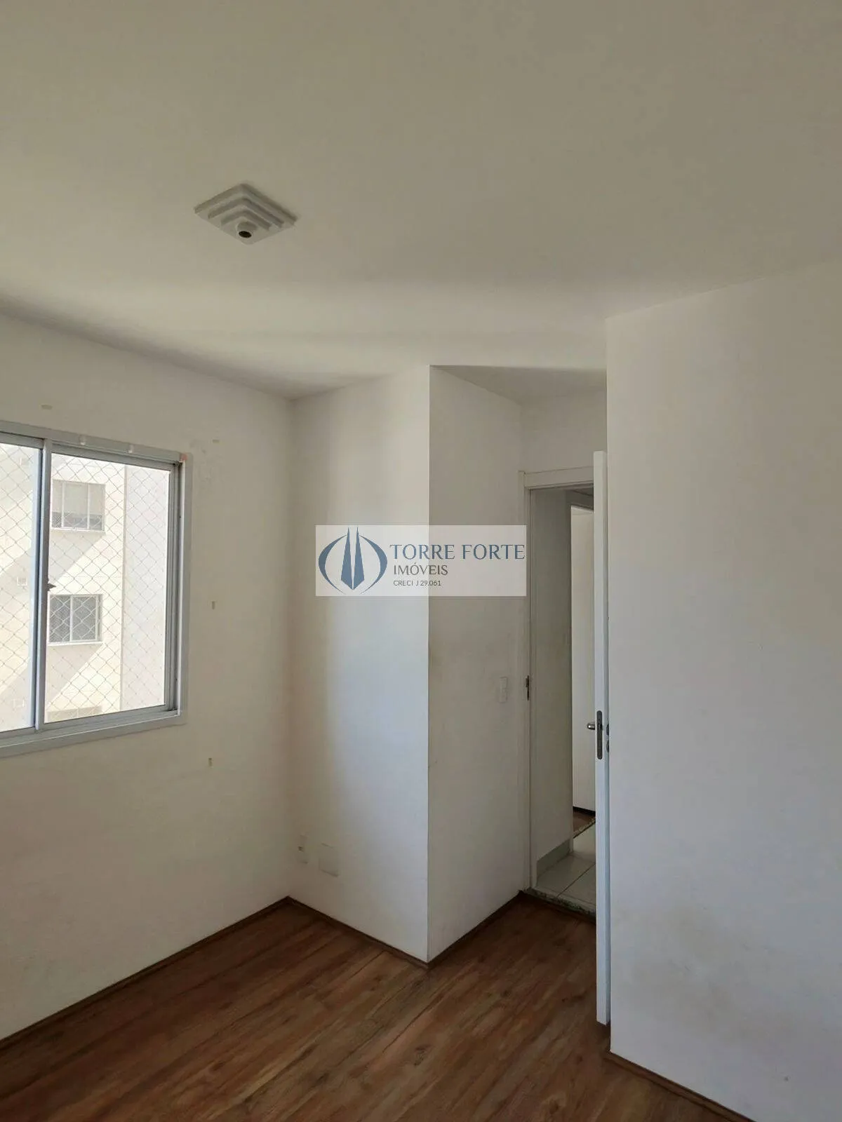 Imagem Ótimo apartamento com 45 m² reformado e semi-mobiliado próximo estação trem