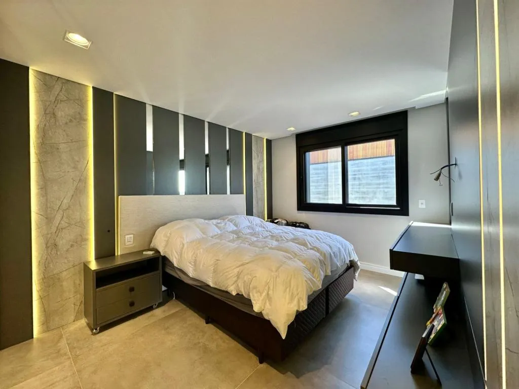 Imagem Casa em Condominio 4 Dormitórios - Bairro Capão Novo