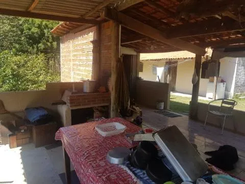 Imagem VENDA DE CHÁCARA NO RETIRO, EM ARUJÁ/SP, 4.300m² com 2 casas, 5 quartos, piscina. CONSULTE-NOS.
