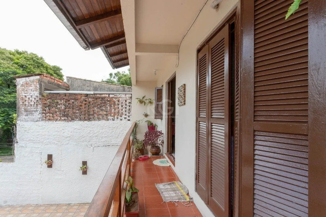 Imagem Casa para Venda - 161m², 3 dormitórios, 3 vagas - Nonoai