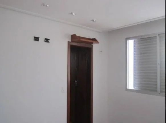 Imagem O  apartamento  encontra-se  em  muito  bom  estado,  com  boa iluminação  e ventilação; tendo  vista  definitiva  e  privilegiada.