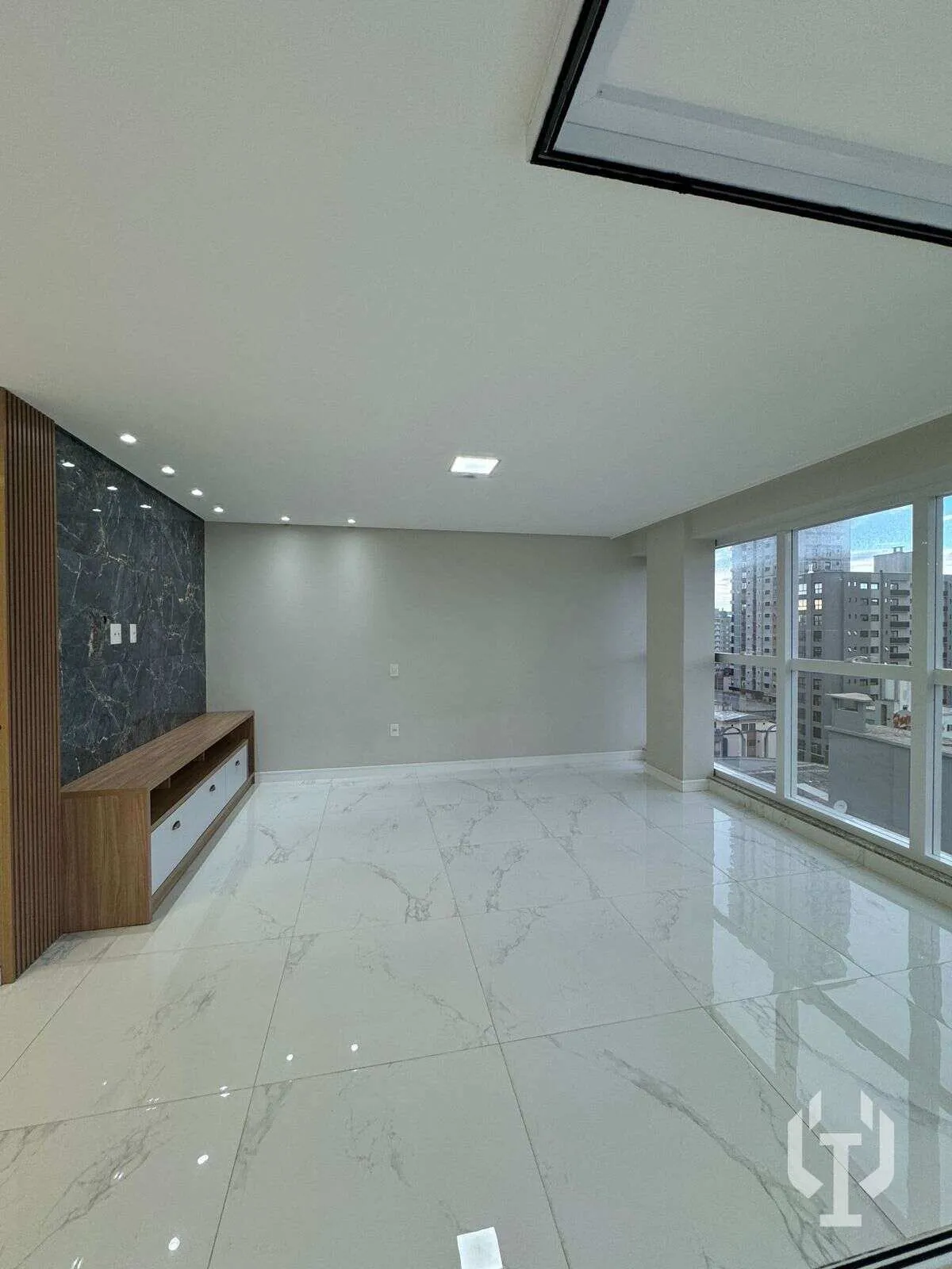 Imagem Amplo apto pronto em 100x direto com a construtora, semi mobiliado com 3 suítes e lazer completo