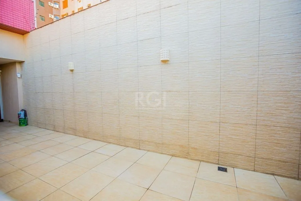 Imagem Belíssima casa de 375m² e 04 dormitórios sendo 01 suíte.