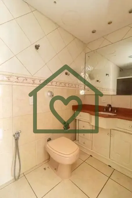 Imagem Imóvel com 02 dormitórios, living amplo , cozinha, banheiro social com box e armários, 01 vaga pa...