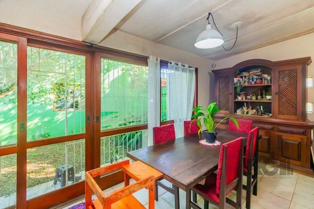Imagem Casa de 4 dormitórios no bairro Belém Novo