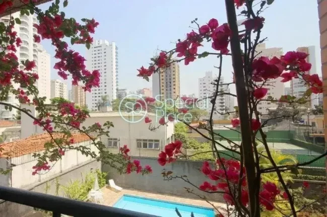 Imagem Oportunidade em Moema Pássaros, pertinho do parque e fora de rota. Excelente apartamento com 183m²...