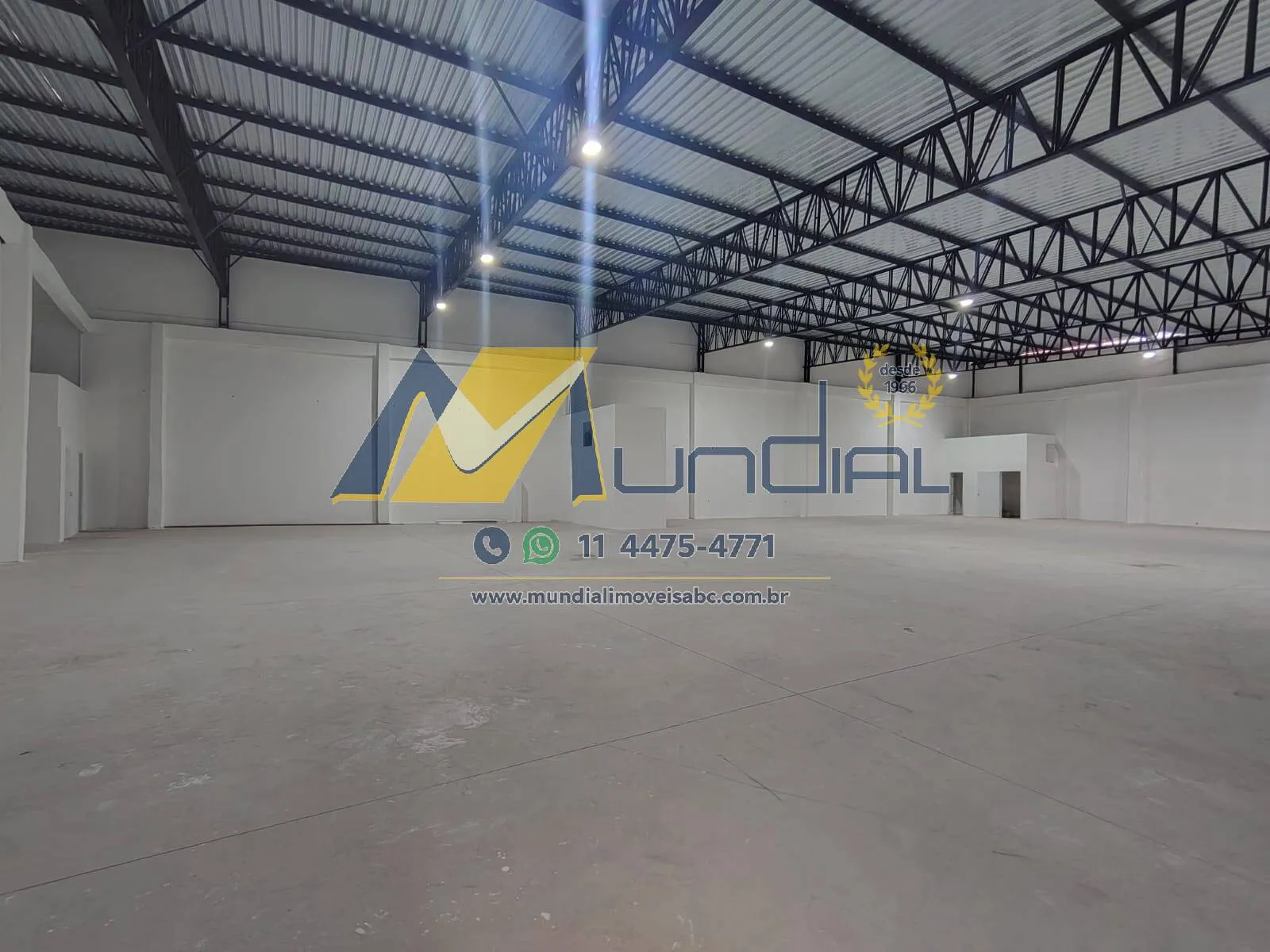 Imagem Salão Comercial de 198 m² na Vila Nogueira com Pé-Direito Alto