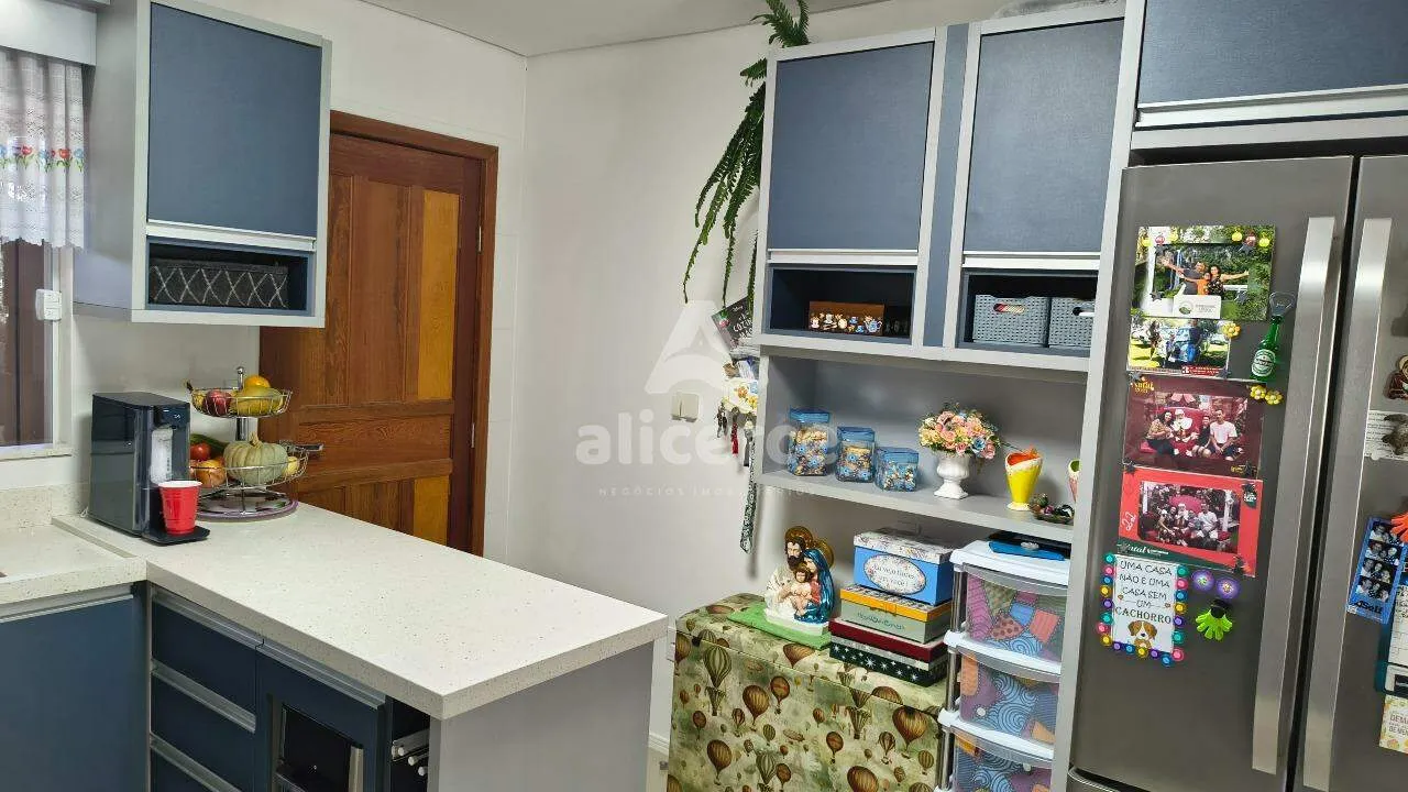 Imagem Sobrado Planejado com Móveis Sob Medida - Conforto, Estilo e Funcionalidade em São José!