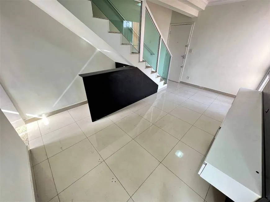 Imagem Cobertura com 2 Quartos à Venda, 2 vagas, Jardim Leblon.