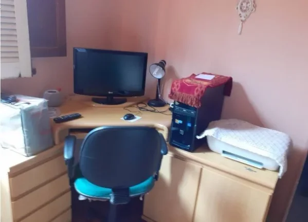 Imagem CASA COM 04 QUARTOS, 03 VAGAS, RUA PLANA NA SERRA