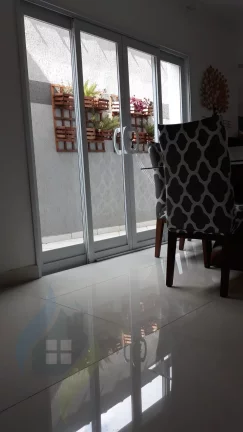Imagem ACEITA TROCA PERMUTA!! Casa de 3 dormitórios sendo 1 suíte, 2 banheiros, 2 vagas, com 180m² em Taboão, São Bernardo do Campo