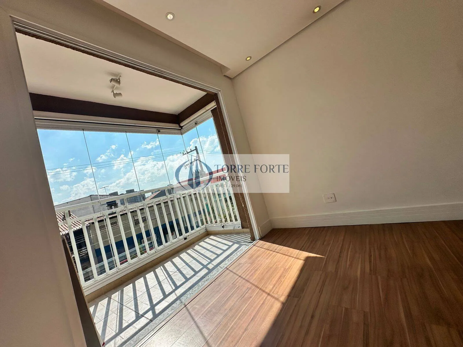 Imagem Lindo Apartamento com 2 dormitorios 2 vagas , varanda na Vila Carrão.