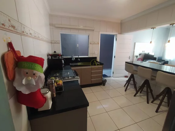 Imagem Casa á 700m da Praia, 2 dorms toda reformada à venda em Peruíbe