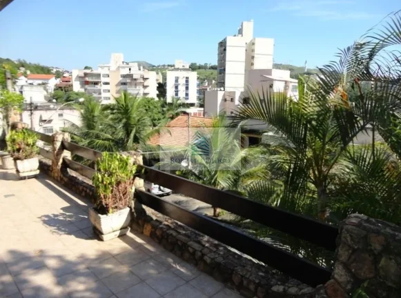 Imagem Casa de luxo em condomínio no Santa Rosa, Niterói-RJ: 4 quartos, 1 suíte, 2 banheiros, 2 vagas de garagem, 450m²