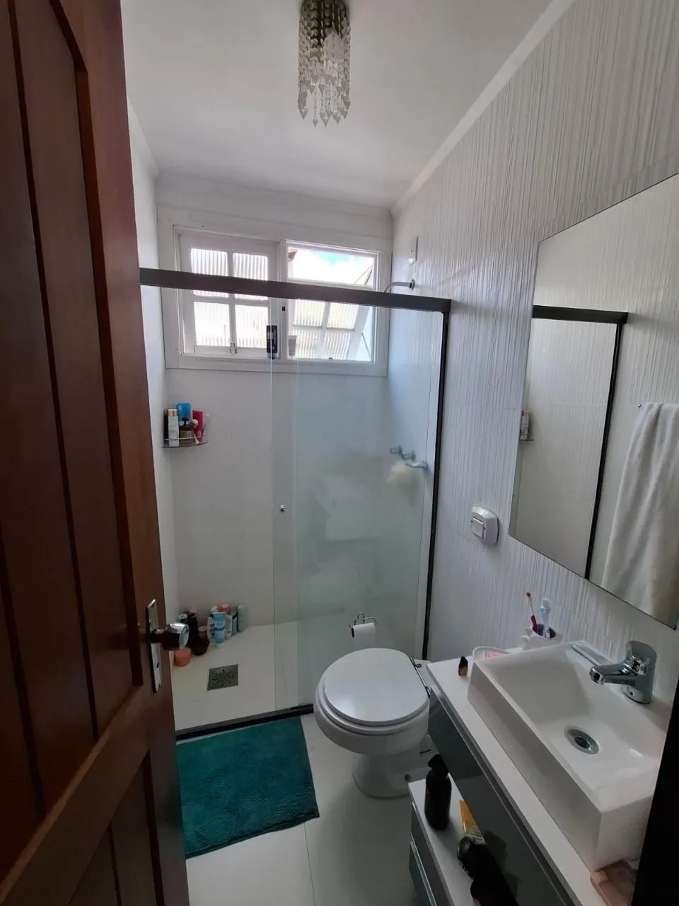 Imagem Casa em Porto Alegre, no bairro Ipanema, com 3 dormitório(s), e 3 banheiros, à venda.