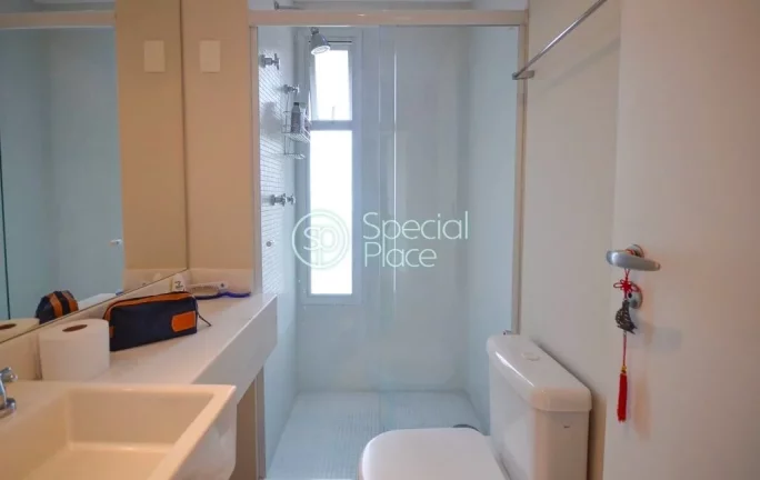 Imagem Apto duplex rico em iluminação natural, amplo living e lavabo. Possui 146m² muito bem distribuíd...