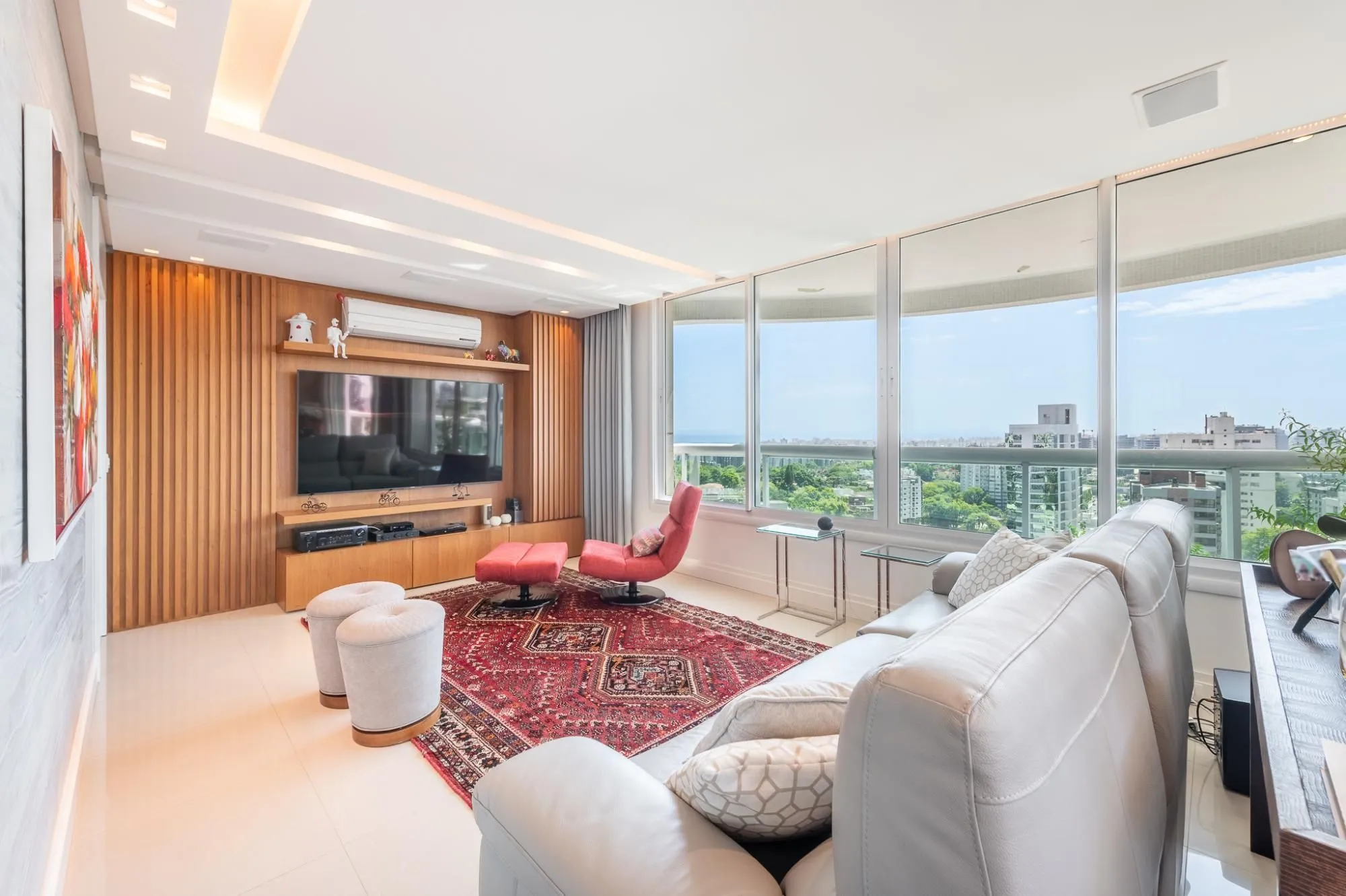 Imagem Apartamento com 204m², 3 dorm, 5 vagas no Petrópolis