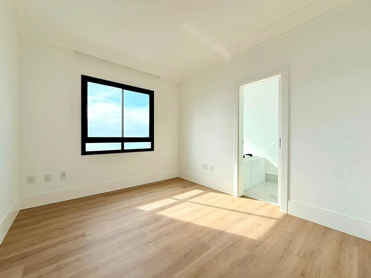 Imagem Apartamento com vista para o mar à venda com 180m2 por R$ 4.450.000,00